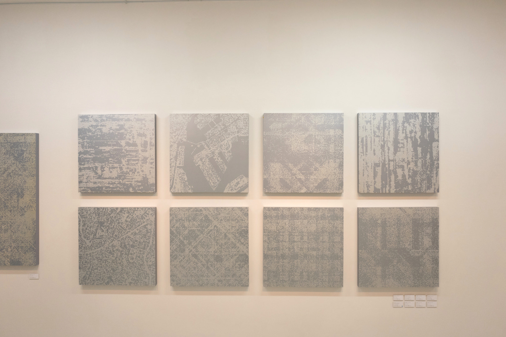 抽象的な作品が多いのですが、上段左から2番目、下段一番左が地図を描いた作品です。